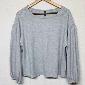 Francesca’s ALYA gray blouse size M